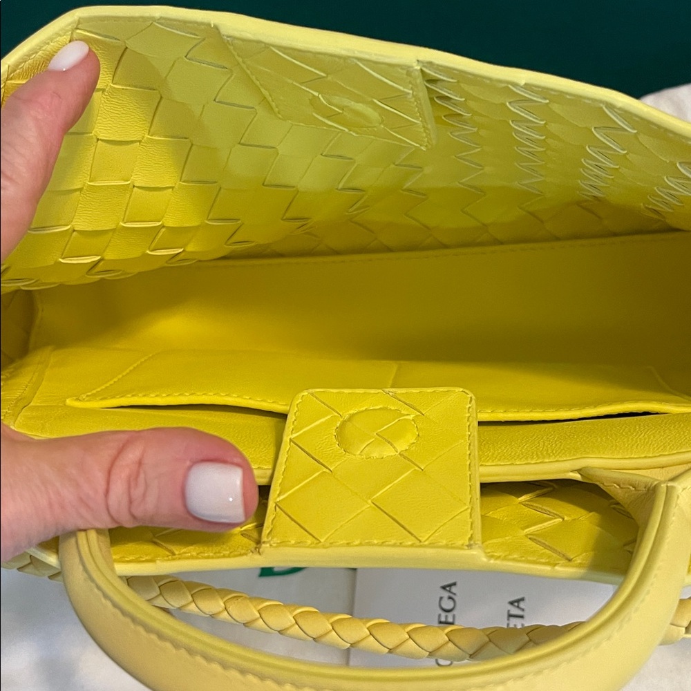 Bottega Veneta Lemon Yellow Intrecciato Shoulder Bag - Picture 4 of 7